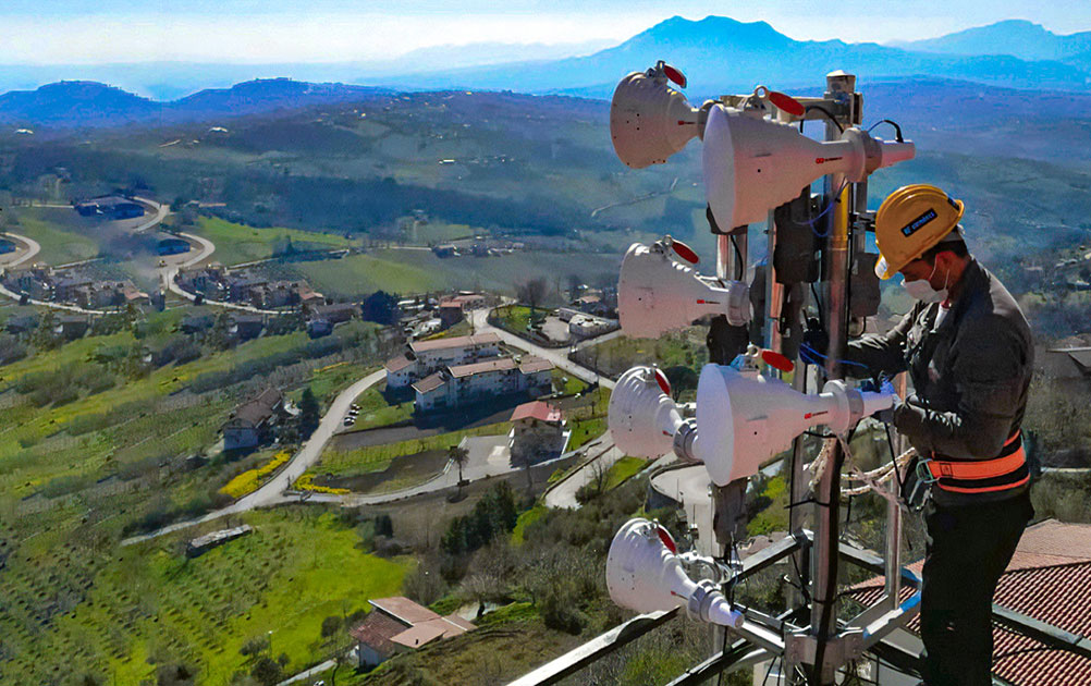 Wireless broadband equipment